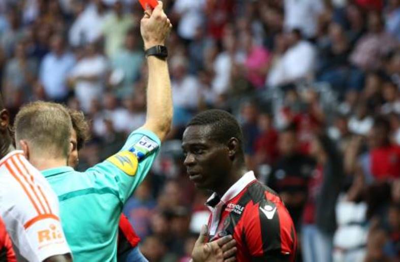 L’Equipe: l’arbitro salva Balotelli dalla squalifica, ammesso l’errore tecnico preview