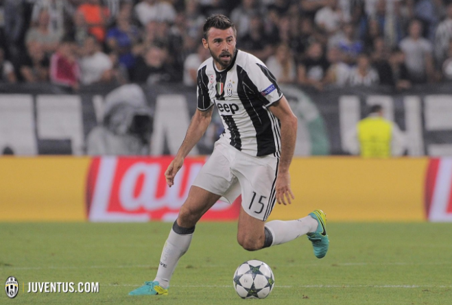 Juventus, problemi per Barzagli. Il centrale trasportato in ospedale preview