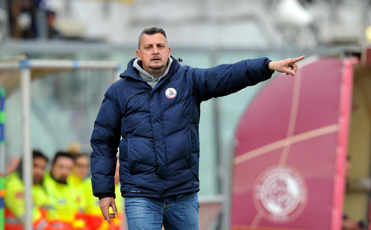 Ufficiale: Arezzo, esonerato Camplone article-post