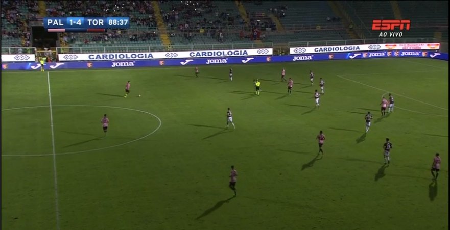 Palermo, black out in tutti i sensi: i tifosi fanno luce con gli smartphone article-post