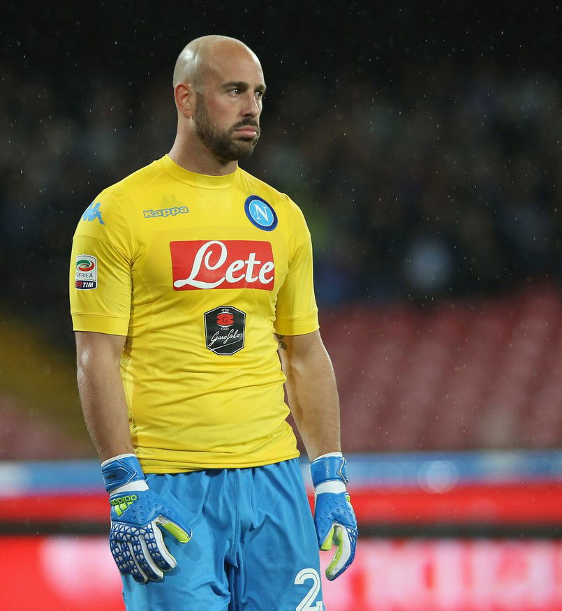 Napoli, il padre di Reina tranquillizza: “Solo un fastidio muscolare” preview