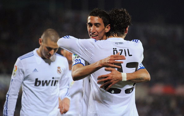 Ozil esulta per la vittoria del Real nel Clasico elogiando Benzema: “Il miglior attaccante della Liga. Hala Madrid!” article-post