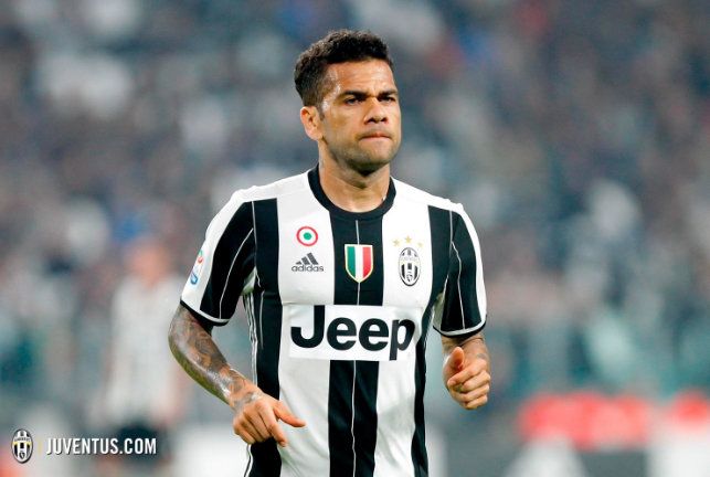 Dani Alves: “Sono certo che il Barça sente la mia mancanza. Qui alla Juve…” article-post