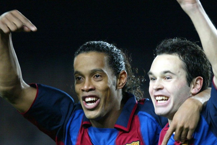 Iniesta svela: “Ronaldinho ci disse che sarebbe andato al Real Madrid. Mi telefonò in piena notte e…” preview