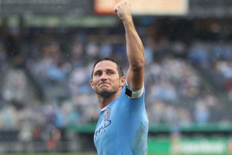 Lampard appende le scarpe al chiodo: “Lascio il calcio dopo 21 incredibili anni” article-post