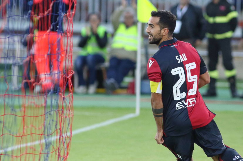 Clamoroso Cagliari, acciuffa la Roma in 9 contro 11! Di Sau il gol del 2-2 preview