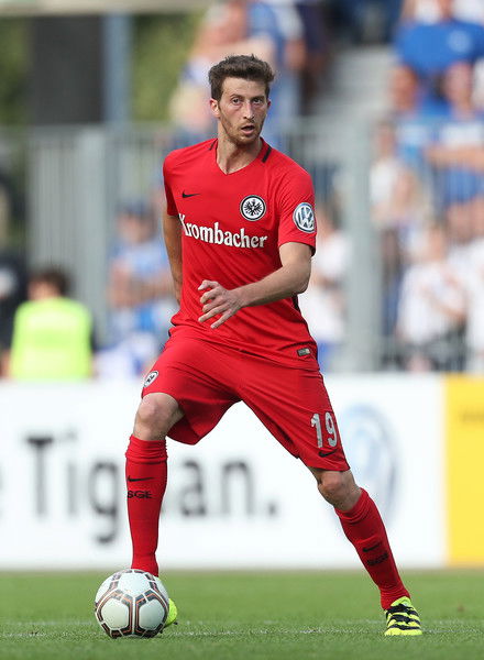 Ufficiale: Eintracht Francoforte, c’è il rinnovo di Abraham preview