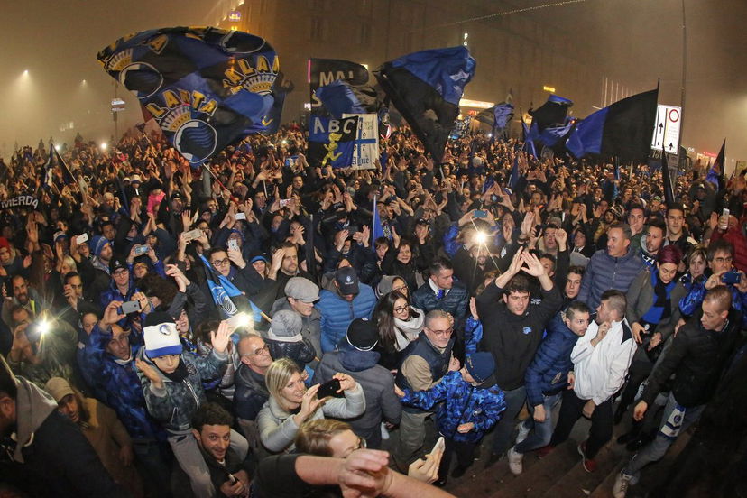 Bergamo pazza per l’Atalanta: cori, fumogeni ed entusiasmo alle stelle. Il video preview