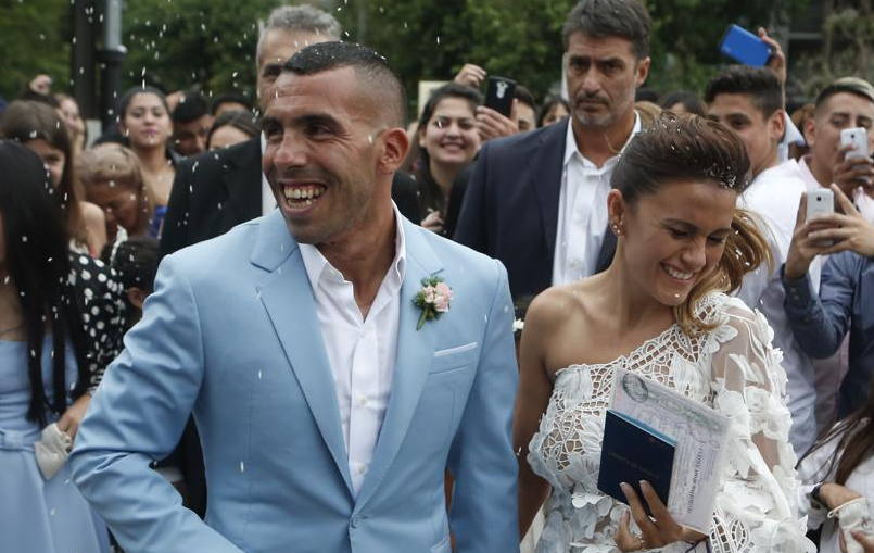 Tevez in luna di miele, ma i ladri fanno festa: intrusione nella dimora di Buenos Aires preview
