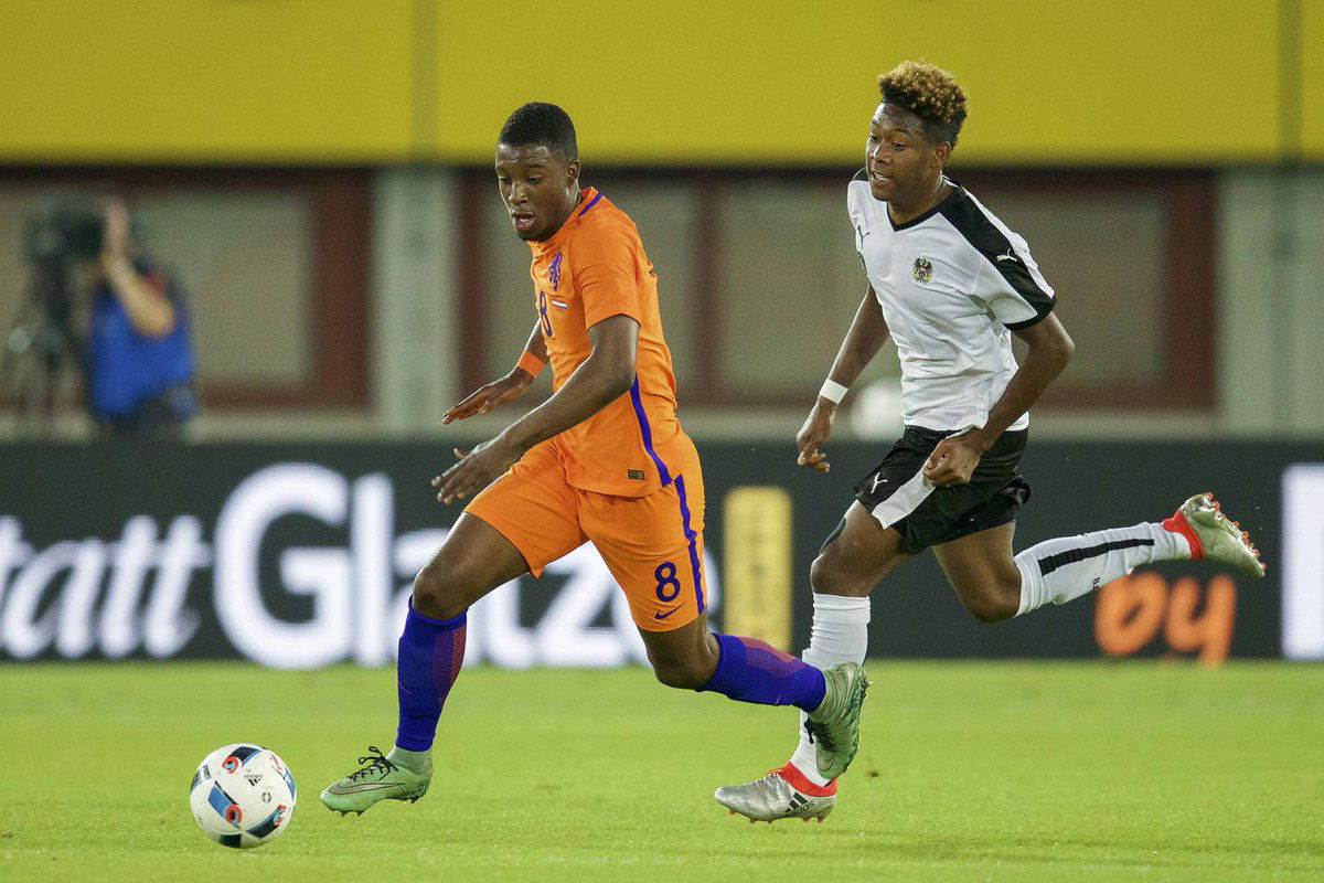 Ufficiale: colpaccio Wolfsburg, dall’Ajax arriva Bazoer article-post