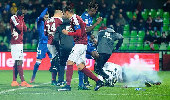 Metz-Lione interrotta: petardo lanciato contro Lopes, portiere dell’OL in ospedale per accertamenti preview