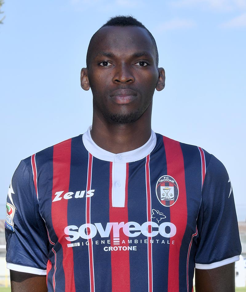 FISICO DA CESTISTA E VOGLIA DI STUPIRE: SIMY, L’ARMA IN PIÙ DEL CROTONE preview