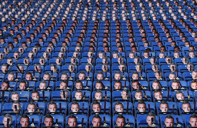 Leicester, protesta contro la squalifica di Vardy: 30mila maschere di Jamie sugli spalti preview