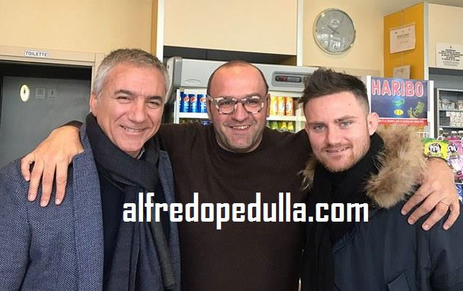 Agostinone-Lecce, ecco la foto dopo la firma preview