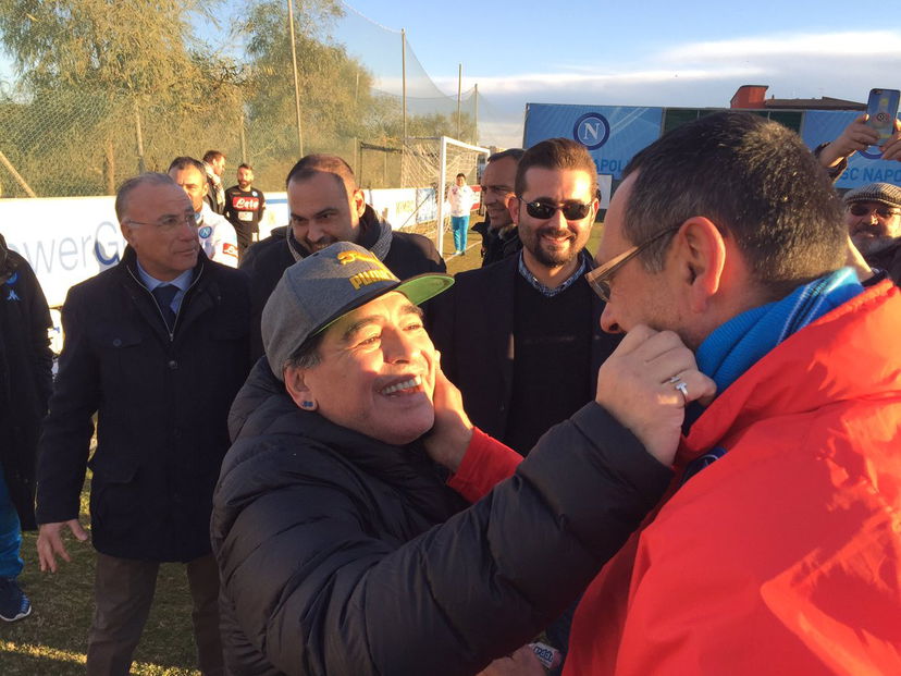 Tra Maradona e Sarri è scoppiato l’amore. Storia di un idillio che era già scritto preview