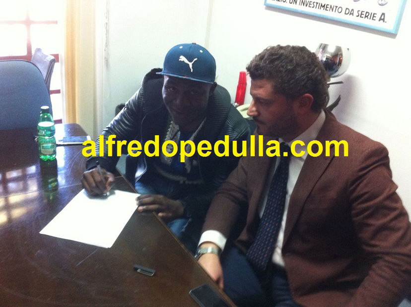 Svolta Minala: ecco la foto della firma con la Lazio preview