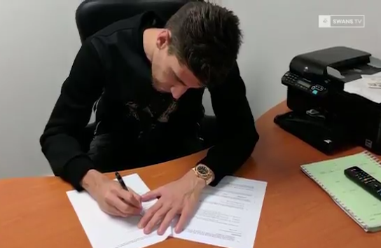 Ufficiale: Swansea, Federico Fernandez rinnova fino al 2020 preview