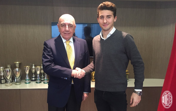Ufficiale: Milan, rinnovo fino 2020 per il giovane Llamas article-post