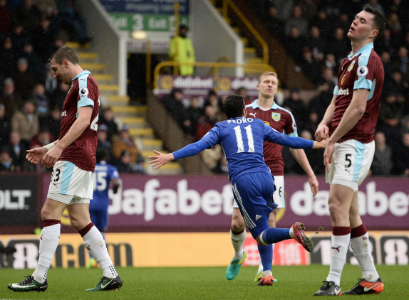 Premier: il Chelsea di Conte non scappa e sbatte contro il muro Burnley, a Pedro risponde Brady preview