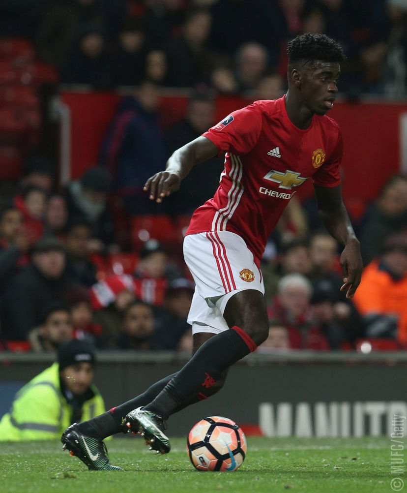 Ufficiale: Manchester United, rinnovo fino al 2020 per il giovane Tuanzebe preview