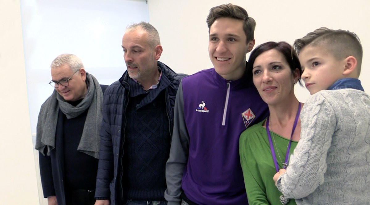 Al posto di una chiesa disegnò Federico Chiesa: la Fiorentina regala un sogno al piccolo Vittorio article-post