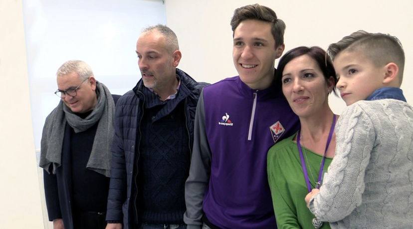 Al posto di una chiesa disegnò Federico Chiesa: la Fiorentina regala un sogno al piccolo Vittorio preview