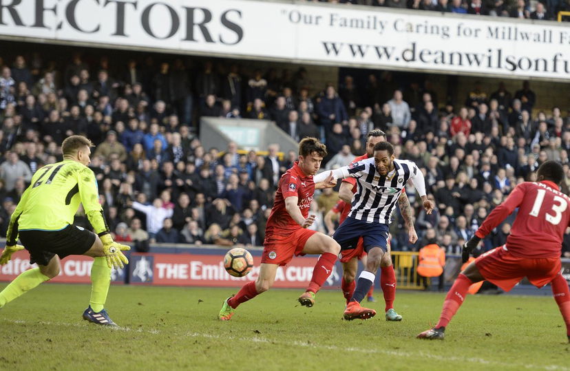 È la FA Cup delle piccole: il Millwall in 10 elimina il Leicester, City costretto al replay dall’Huddersfield. Ok Chelsea e Boro preview