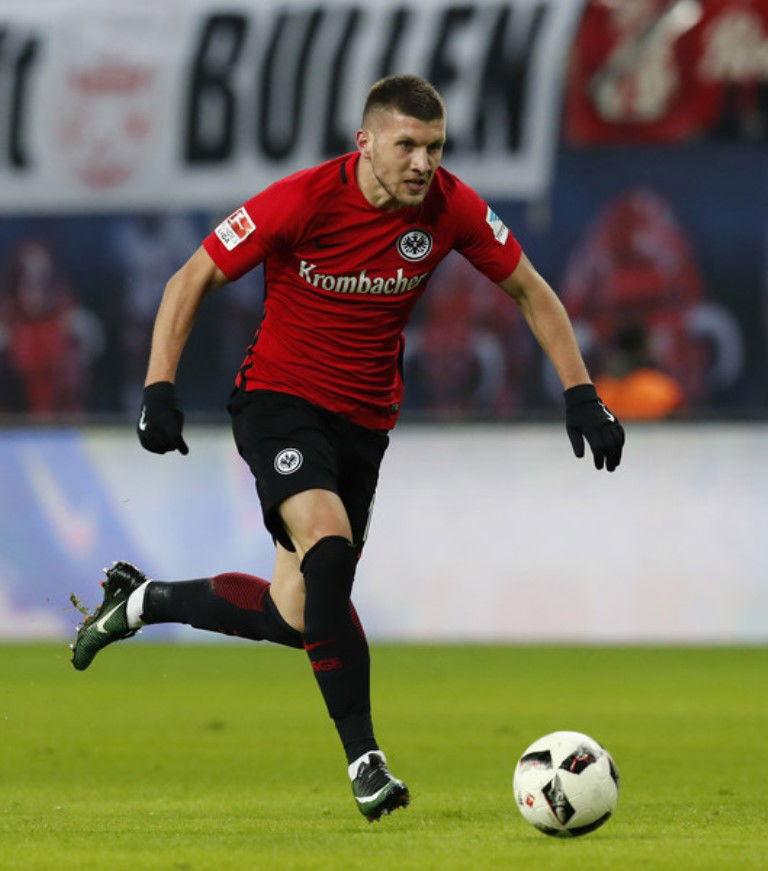 Fiorentina, senti il ds dell’Eintracht: “Vogliamo tenere Rebic” preview