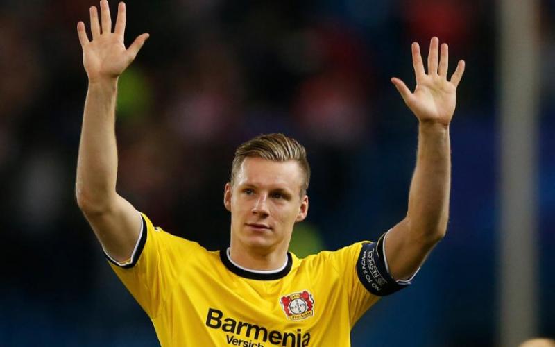 Leno Bayer Leverkusen Foto Bild