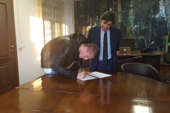 Ufficiale: Torino, ecco Lyanco. La foto della firma preview