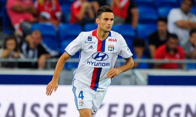 Mammana, l’agente: “Nessun contatto con il Valencia” preview