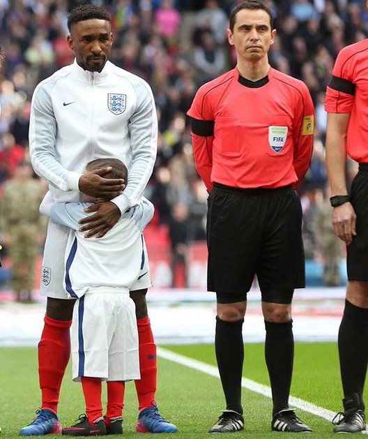 STORIA, EMOZIONI E GOL: JERMAIN DEFOE, L’ETERNO BOMBER DAL CUORE GRANDE preview