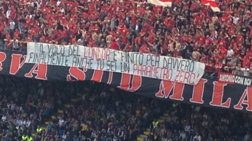 Milan, striscione contro Galliani: “Il volo del Condor è finito per davvero. Finalmente anche tu sei un parametro zero” preview