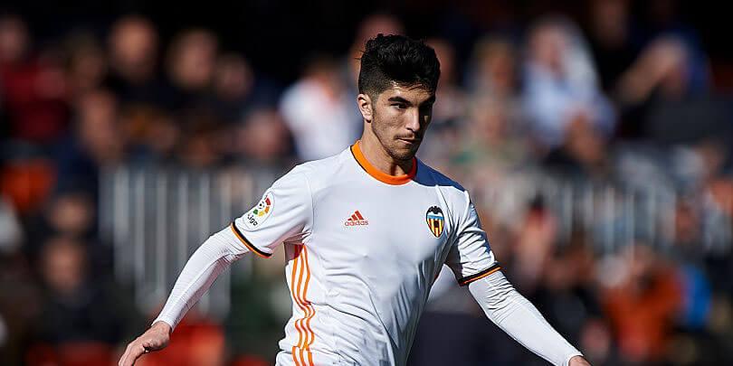 AS: Valencia, si lavora per blindare il talento Carlos Soler preview