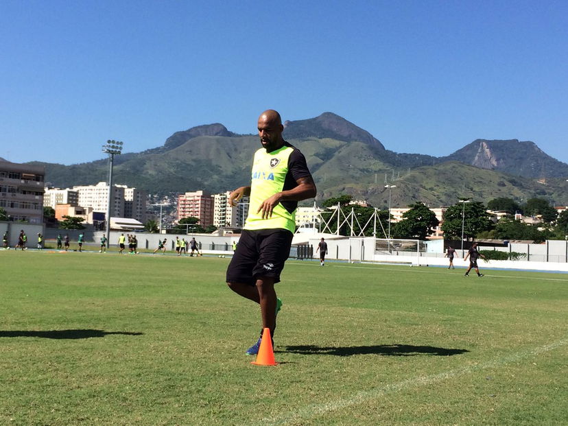 Maicon torna in pista: l’ex Inter e Roma si allena con il Botafogo preview