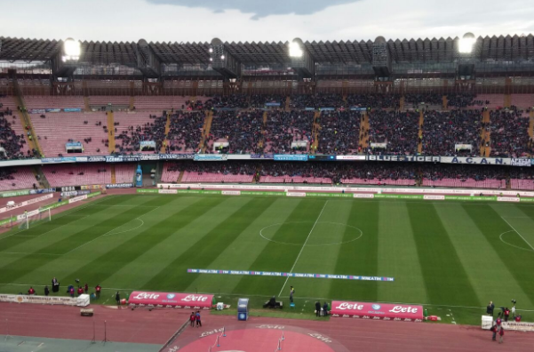Napoli, striscione in Curva B: “Maurizio Sarri Pallone d’oro” preview
