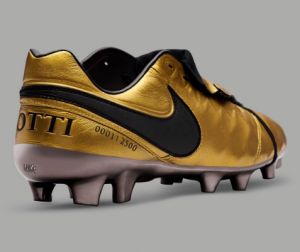 Totti 2 scarpe 25 anni carriera Nike Foto Squawka News