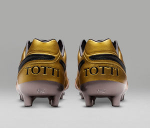 Totti 4 scarpe 25 anni carriera Nike Foto Squawka News