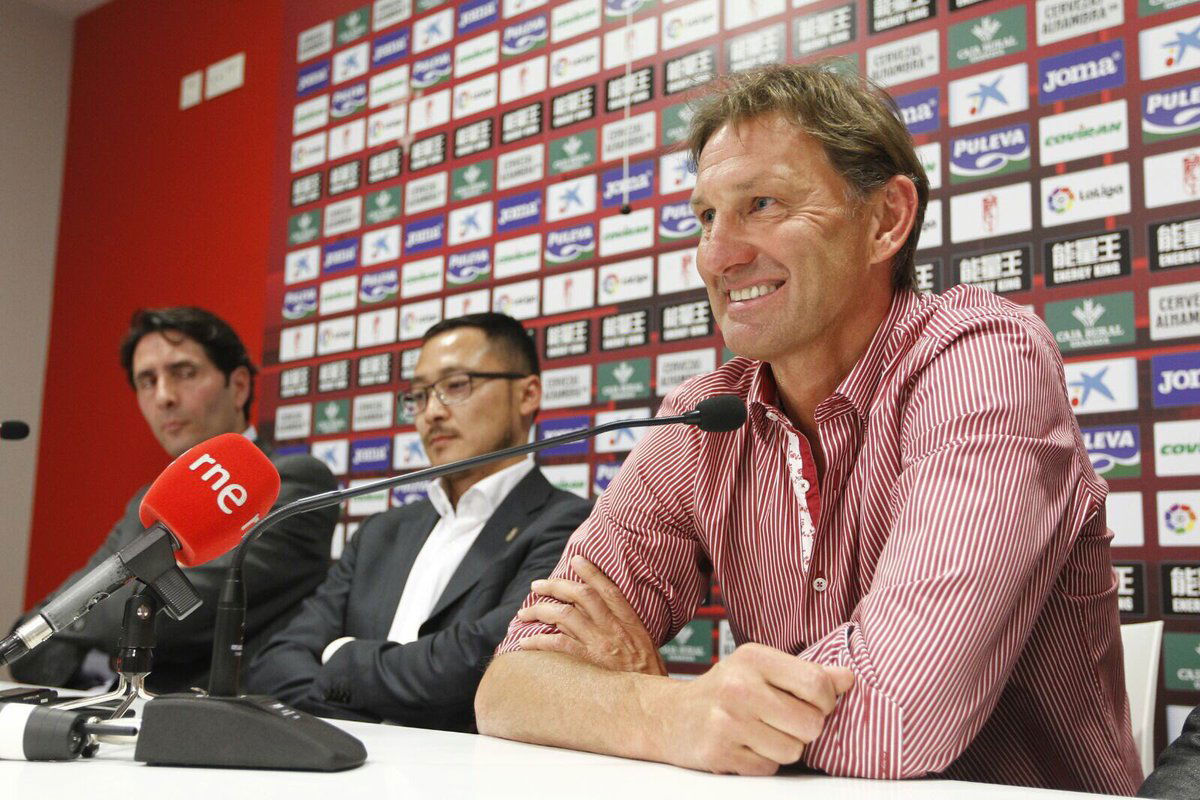 Granada, ecco Tony Adams: “’Qui per prendere a calci in culo i giocatori. E vincere le ultime sette“ article-post