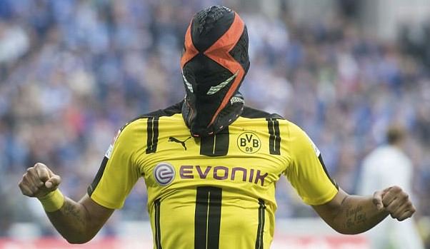 Aubameyang indossa maschera della Nike, il Dortmund lo multa perché… preview