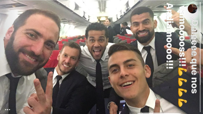 Higuain, selfie dopo la doppietta al Napoli: “Andiamoooo!!!” preview