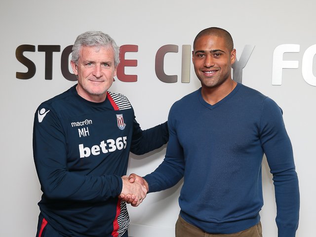 Ufficiale: Stoke, rinnovo annuale per Glen Johnson preview