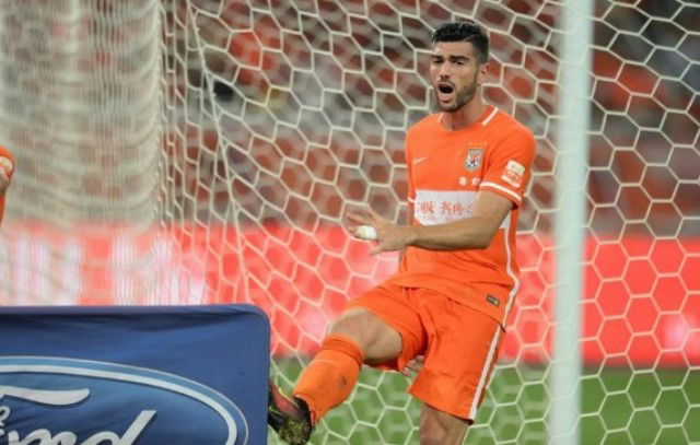 Pellè ammette: “In Cina solo per soldi. Sul cucchiaio fallito agli Europei…” preview