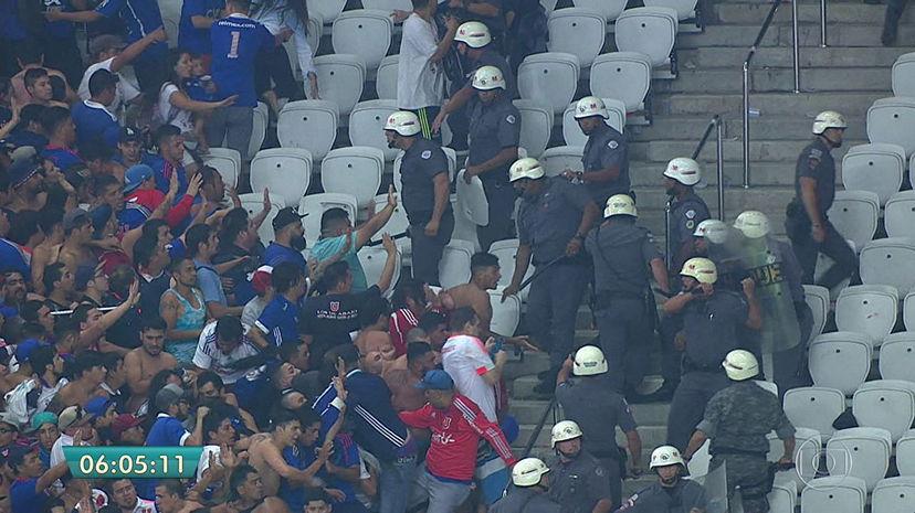 Follia allo stadio del Corinthians, arrestati 26 tifosi dell’Universidad de Chile preview