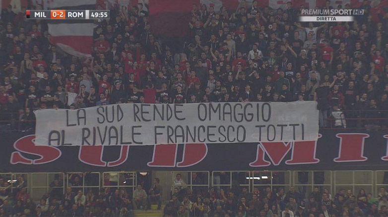 Milan, striscione della curva: “La Sud rende omaggio al rivale Francesco Totti” preview