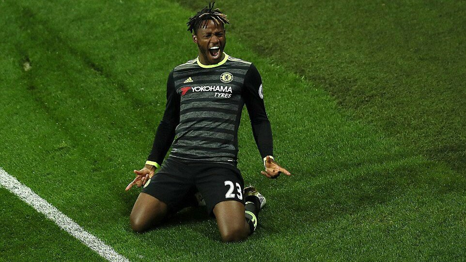 DAL DIMENTICATOIO ALLA GLORIA: MICHY BATSHUAYI, L’EROE BLUES article-post