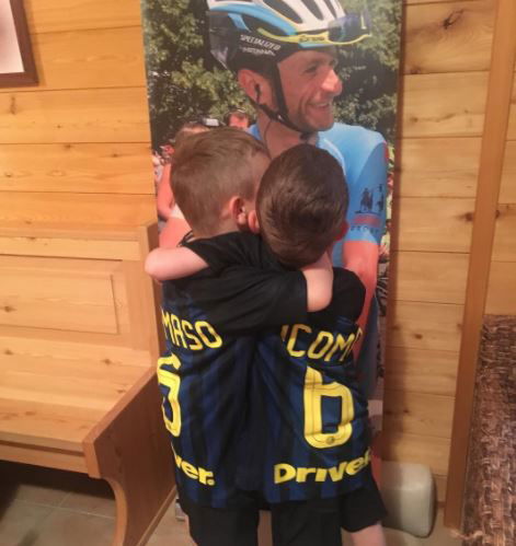 Inter cuore d’oro: regalate maglie speciali ai figli di Michele Scarponi preview