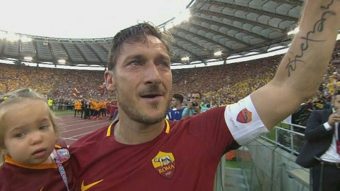 Totti, l’ultimo saluto dell’Olimpico tra lacrime e commozione. Le foto preview
