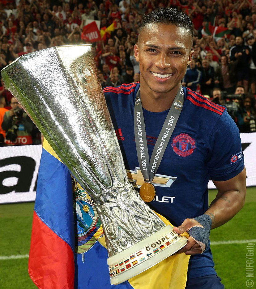 Ufficiale: Manchester United, rinnovo fino al 2019 per Antonio Valencia preview