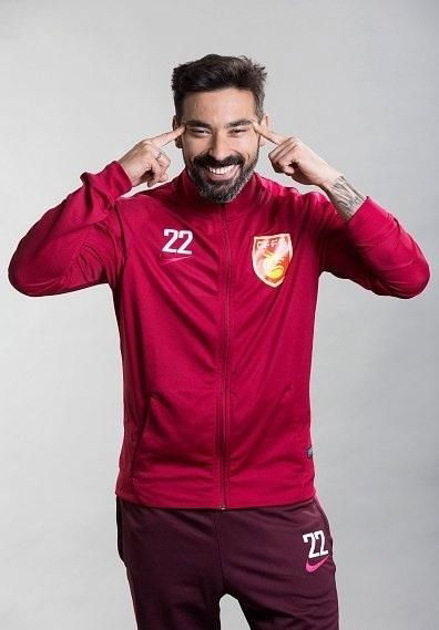Caos Lavezzi: mima gli occhi a mandorla, accusato di razzismo! Tifosi Hebei chiedono la cessione article-post